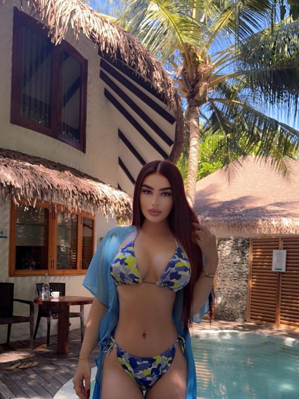 Lola Moan Unveils Desire and Passion in Croatia 1 Mis Fotos