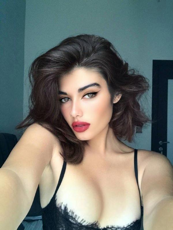 Experience Unforgettable Moments with Vivian Flame by Your Side 1 Mis Fotos