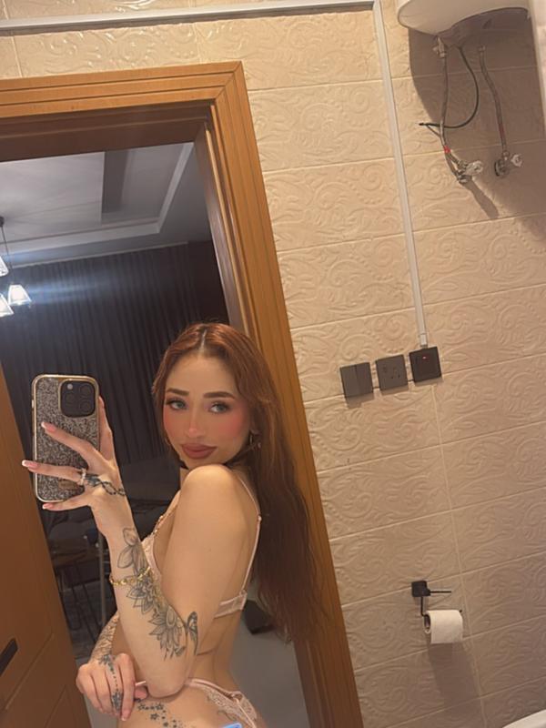 Experience Unforgettable Moments with Jezebel Lux Escort 2 Mis Fotos