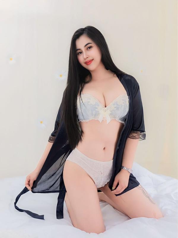 Experience Unforgettable Nights with Ximena Moon's Elegance 2 Mis Fotos