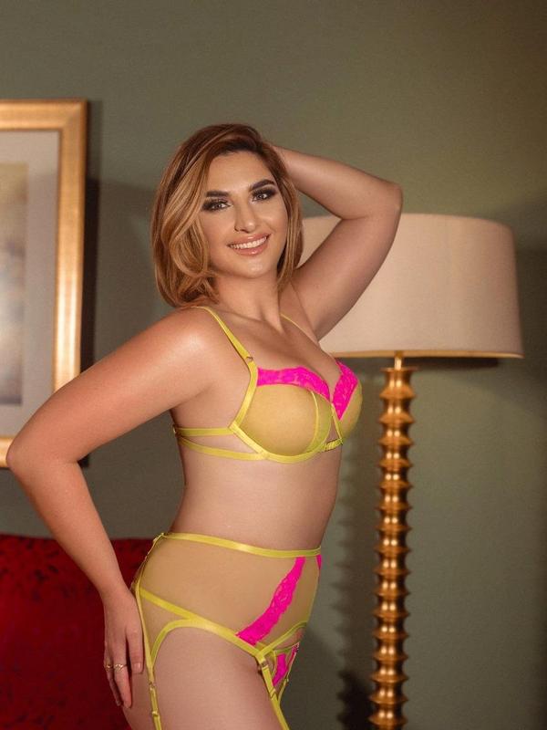 Experience Unforgettable Moments with Vanessa Wolf Today 2 Mis Fotos