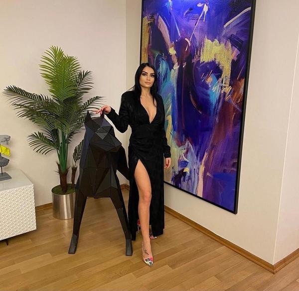 Experience Unforgettable Moments with Renata Azul's Enchantment 2 Mis Fotos